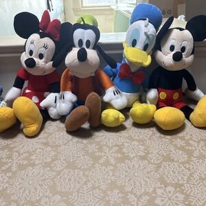 Disney Plush 13" Inch Set Mickey Mouse Minnie Goofy Donald Duck Kohls Cares EUC